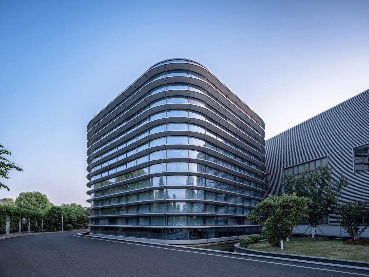 BIM建筑|苏南民营企业发展的建筑样本:航亚科技总部办公楼 / 米丈建筑 BIM建筑|苏南民营企业发展的建筑样本:航亚科技总部办公楼 / 米丈建筑