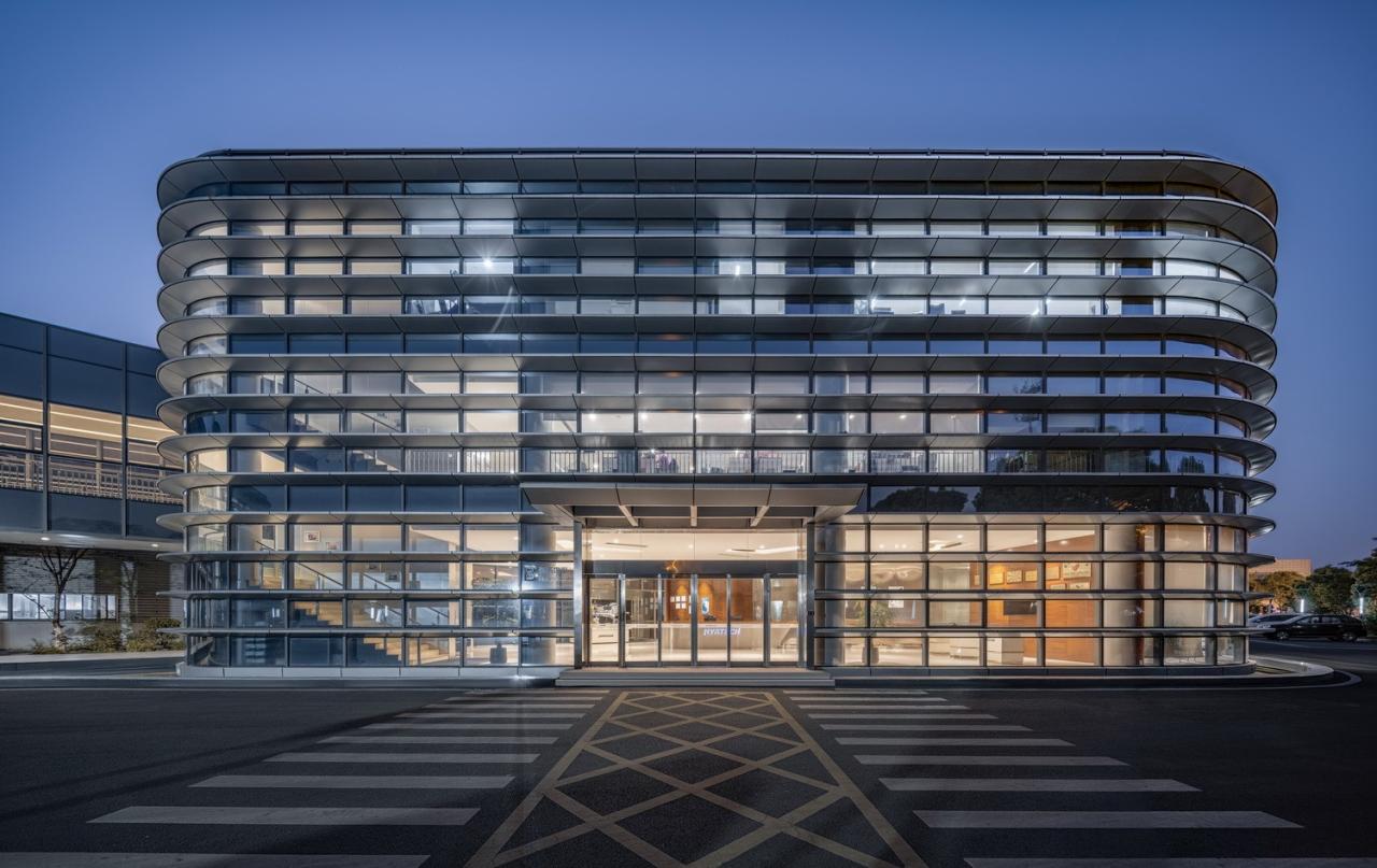 BIM建筑|苏南民营企业发展的建筑样本:航亚科技总部办公楼 / 米丈建筑 BIM建筑|苏南民营企业发展的建筑样本:航亚科技总部办公楼 / 米丈建筑