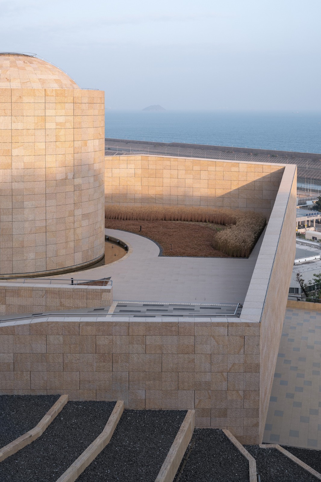 BIM建筑|大亚湾核能科技馆 / 易加独特视野 + 华艺设计 BIM建筑|大亚湾核能科技馆 / 易加独特视野 + 华艺设计