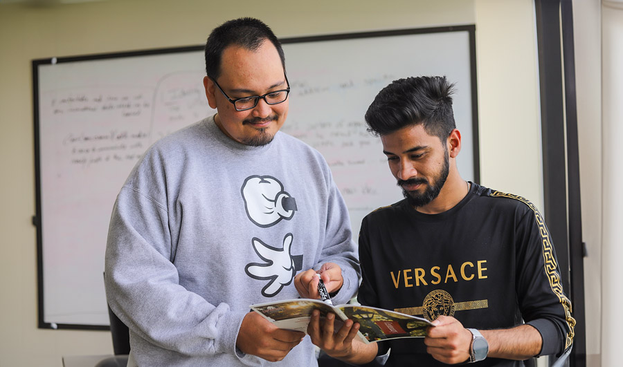 gls-teaching GLS faculty teaching a student